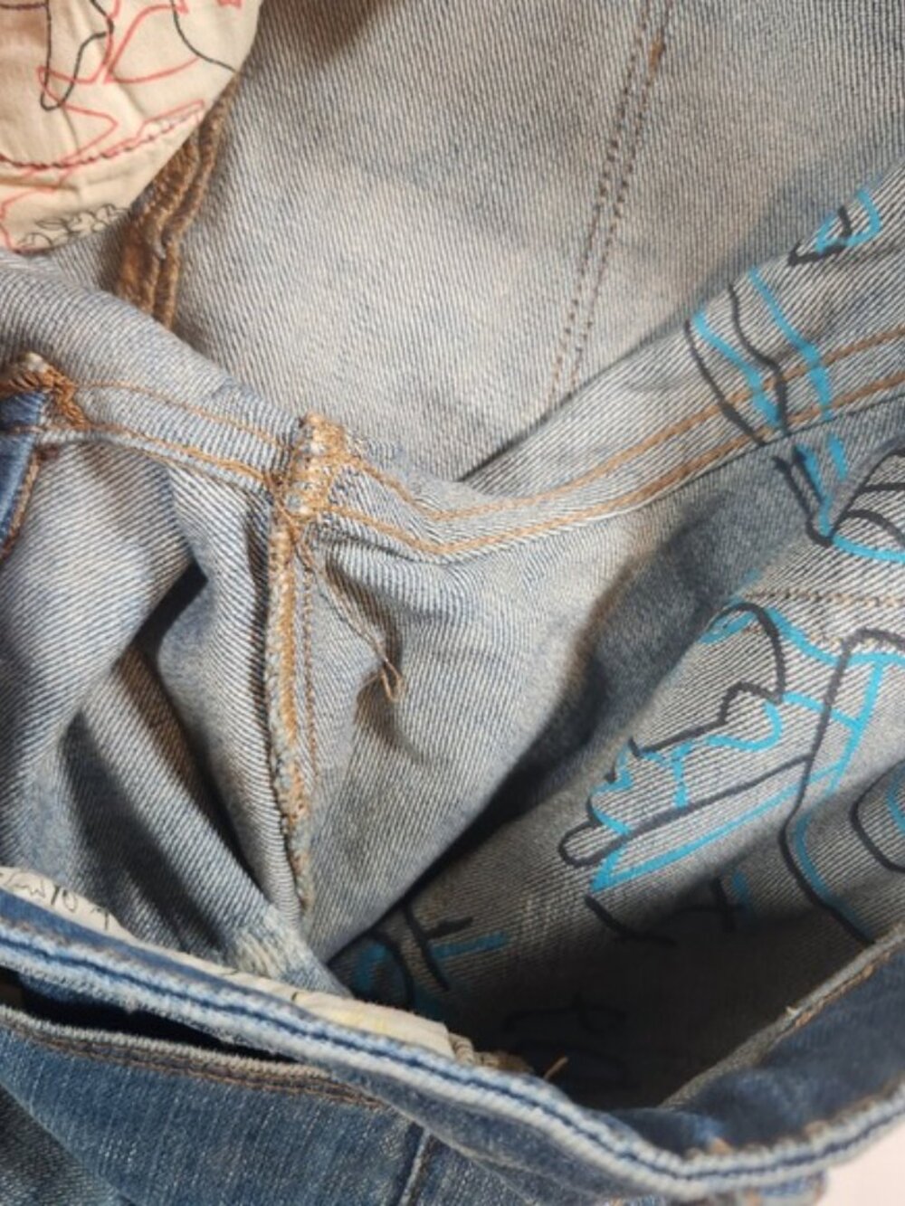 Blank NYC Distressed Denim Jean Shorts Medium Wash Raw Hem‎ Size 27 - Picture 6 of 8
